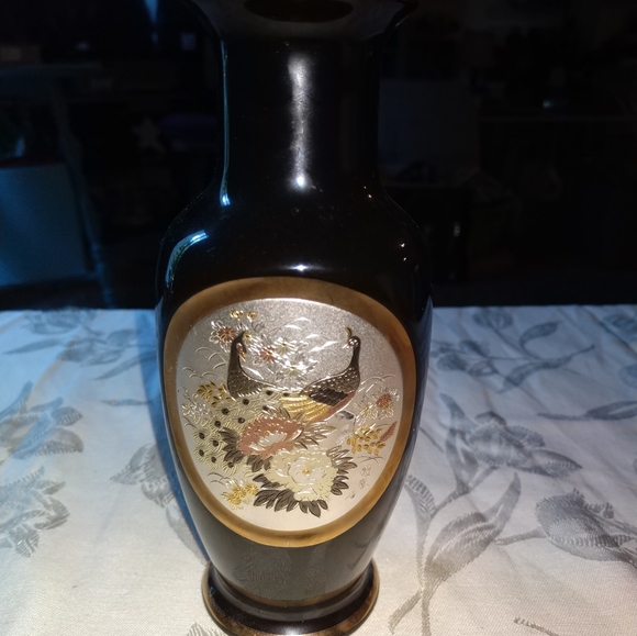 Japanese Vase - Picture 1 of 8